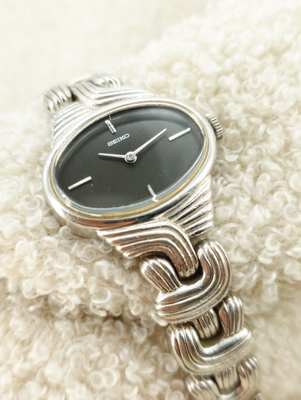 Seiko Women’s Watch 11-8250 Vintage Mechanical Hand Wind Sculptural 27mm Working - Picture 5 of 9